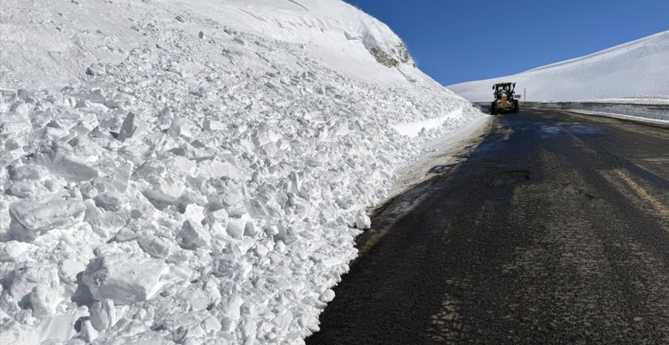 Ardahan-Şavşat Kara Yolunda Çığ Temizliği