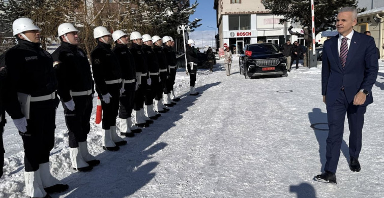 Ardahan Valiliği'ne Yeni Atama: Mehmet Fatih Çiçekli Göreve Başladı