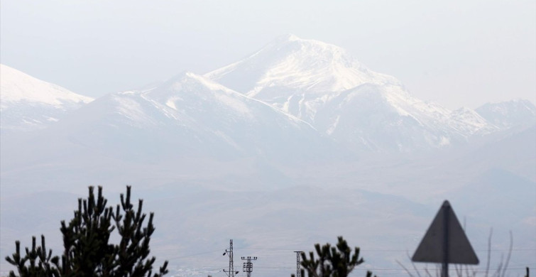 Ardahan Yüksek Kesimlerinde Kar Yağışı Etkili Oldu