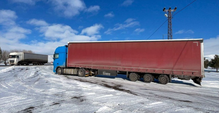 Ardahan'da Ağır Tonajlı Araç Geçişi Normale Döndü