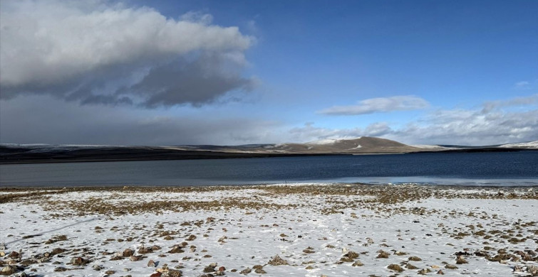 Ardahan'da Aktaş Gölü Karla Kaplandı