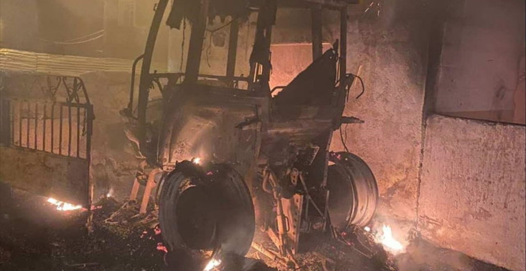 Ardahan'da Ambarda Yangın: Traktör ve Ot Balyaları Zarar Gördü