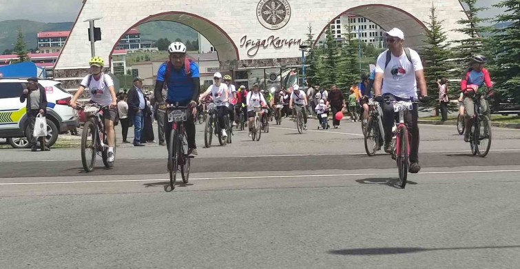 Ardahan'da doğayla iç içe bisiklet festivali başladı