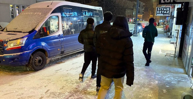 Ardahan'da Kar Yağışı Hayatı Olumsuz Etkiliyor