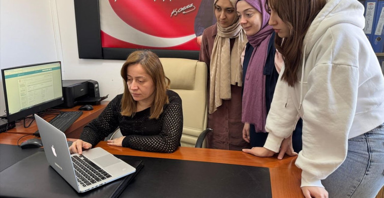 Ardahan'da Öğretmenlerden Anadolu Ajansı'na Destek