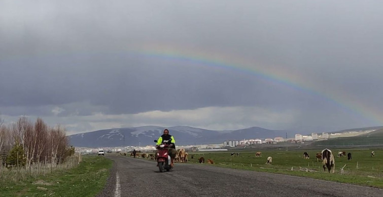 Ardahan'da sağanak yağış sonrası gökkuşağı büyüledi