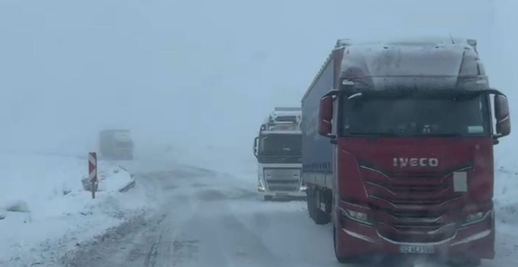 Ardahan'da Ulaşım Kar ve Tipi Sebebiyle Kesildi