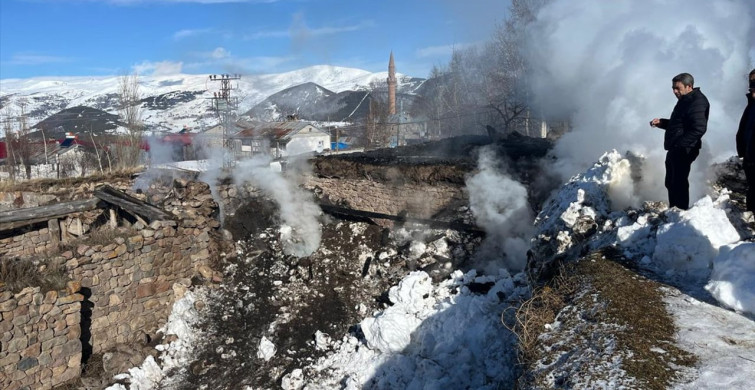 Ardahan'da Yangın: Tek Katlı Ev Küle Döndü