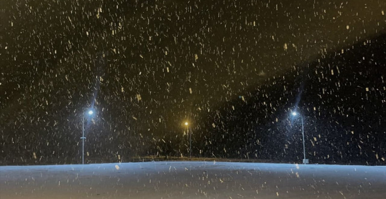 Ardahan'ın Yüksek Kesimlerinde Kar Yağışı Başladı