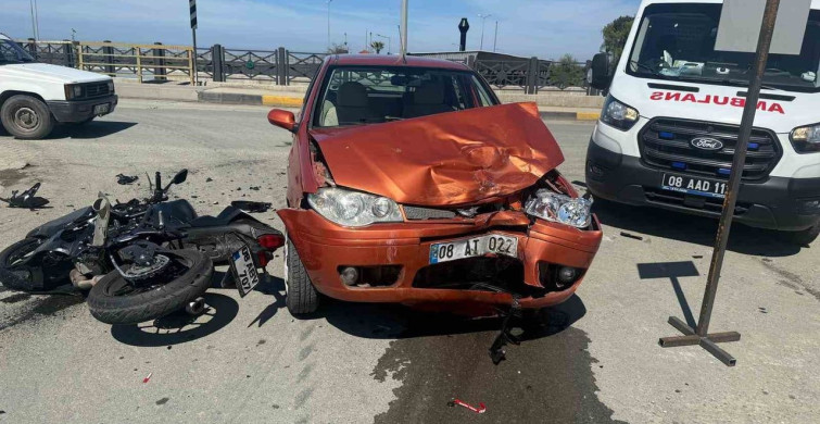 Arhavi'de Otomobil ve Motosiklet Çarpıştı: 1 Kişi Hayatını Kaybetti