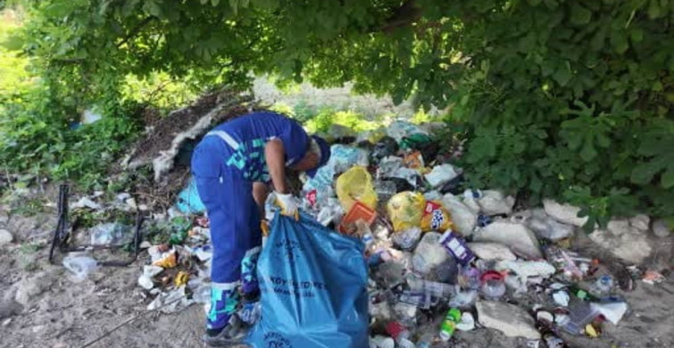 Arnavutköy Belediyesi, Karaburun Sahili'nde temizlik çalışması başlattı