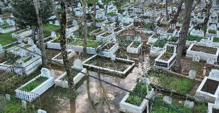 Arnavutköy Mezarlığı Su Baskınlarıyla Karşı Karşıya Kaldı
