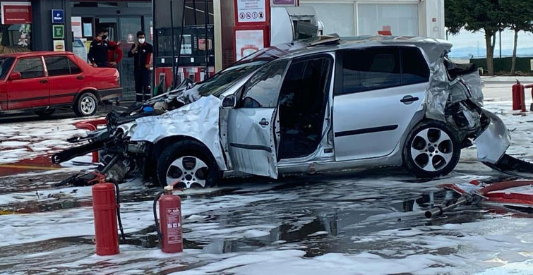 Arnavutköy’de Bir Araç Akaryakıt İstasyonuna Daldı