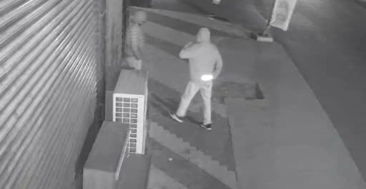 Arnavutköy'de Dondurma Dolabına Hırsızlık