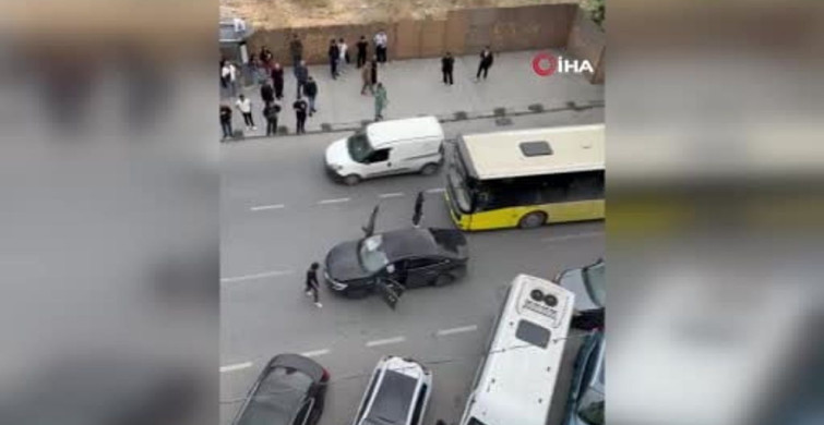 Arnavutköy’de İETT otobüsü otomobille çarpıştı: sürücü sinir krizi geçirdi