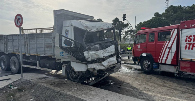 Arnavutköy'de Kamyon Kazası: İki Şoför Yaralandı