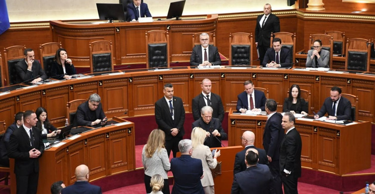 Arnavutluk Meclisi'nde Kabine Değişiklikleri Onaylandı