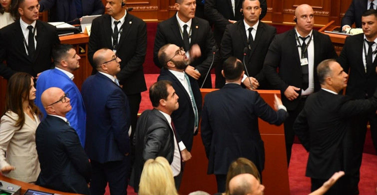Arnavutluk'ta Yeni Hükümet Göreve Başladı
