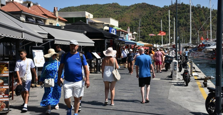 Aroya Kruvaziyeri Marmaris'e 2.684 Yolcu Getirdi