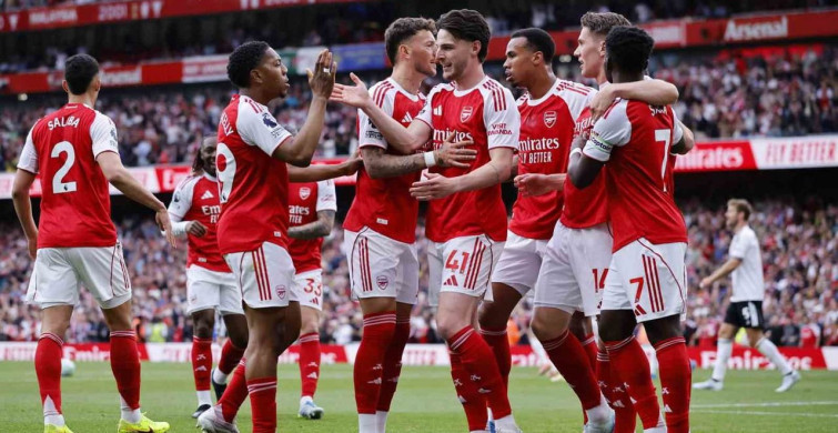 Arsenal Premier Lig'de 22 Yıl Sonra Şampiyonluğa Ulaştı