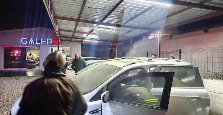 Arsuz'da Park Halindeki Araçta Yangın Çikti