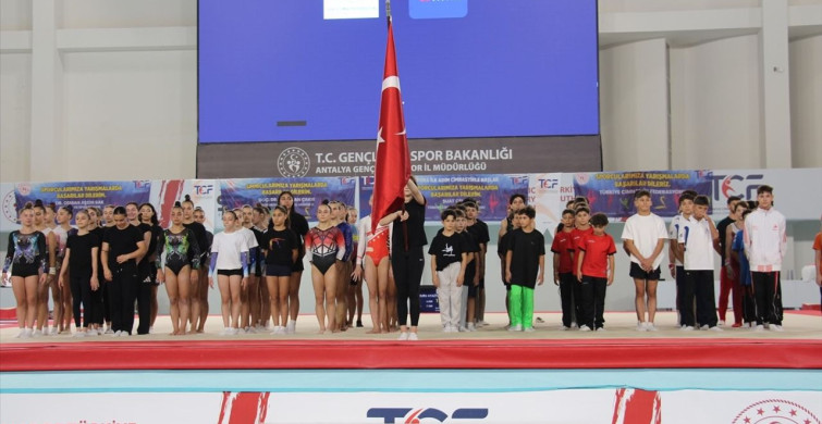 Artistik Cimnastik Türkiye Şampiyonası Antalya'da Başladı