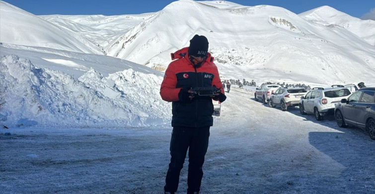 Artvin'de Çığ Altında Kalan Çobanı Kurtarma Çalışmaları Yeniden Başladı