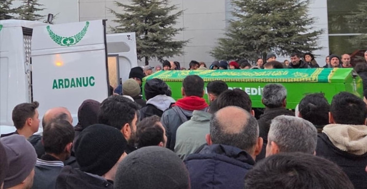 Artvin'de Çığ Faciası: Hayatını Kaybeden Çobanın Cenazesi Defnedildi