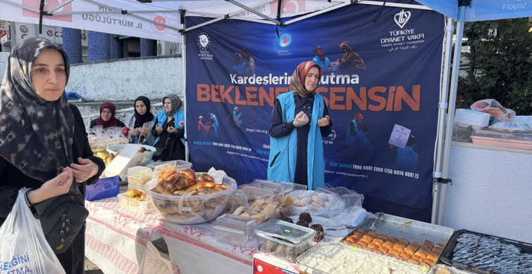 Artvin'de Gazze için Hayır Çarşısı Açıldı