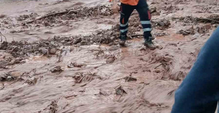 Artvin'de sağanak yağış sonrası dere taşkınları meydana geldi