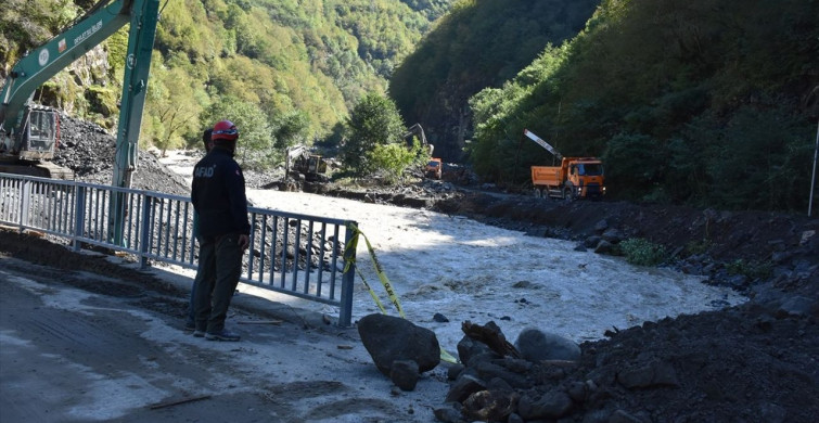 Artvin'de Sel Felaketi Çalışmaları İncelendi