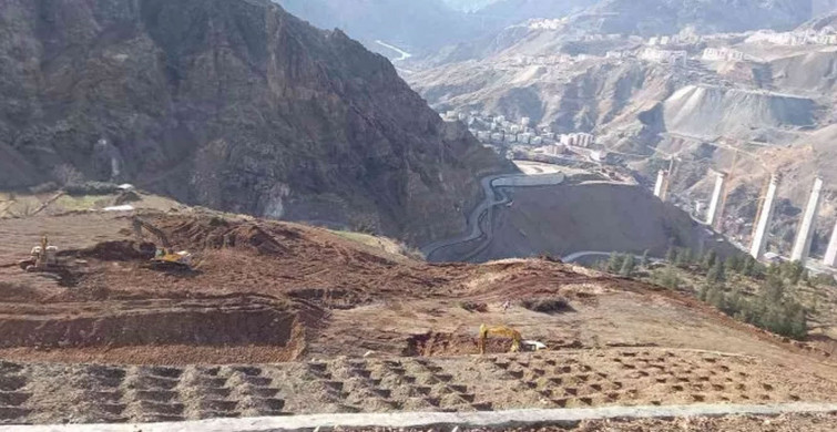 Artvin’de Yusufeli Barajı Çalışmaları Devam Ediyor: Belediye Mezarlarınızı Taşıyın Anonsu Yaptı