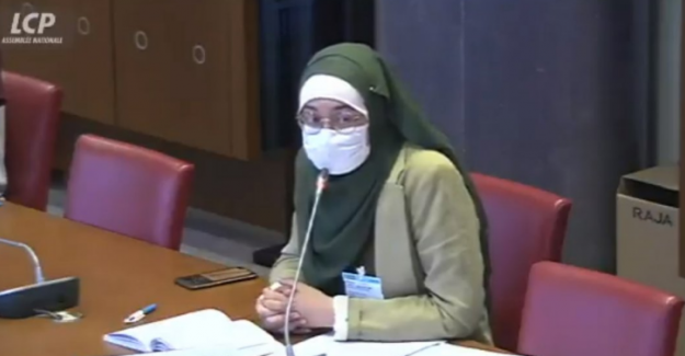 Aşırı Sağcı Vekiller Başörtülü Öğrencilerin Olduğu Salonu Terk Etti 
