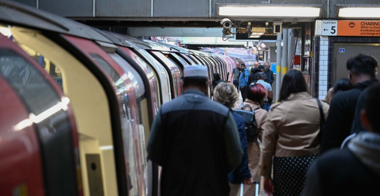 Aşırı sıcaklar Londra’yı vurdu: Metro seferlerinde büyük aksama