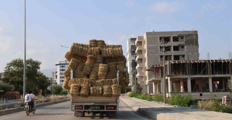 Aşırı Yüklü Pikap Trafikte Tehlike Yarattı