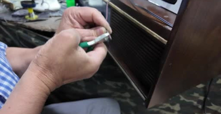 Asırlık elektronik cihazları tamir eden ustanın hikayesi