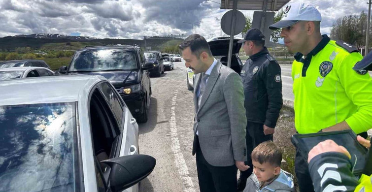 Aşkale Kaymakamı Emre Oğuztürk, Trafik Denetimlerine Katıldı