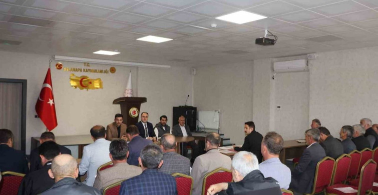 Aslanapa'da Muhtarlarla Kamu Hizmetleri Toplantısı