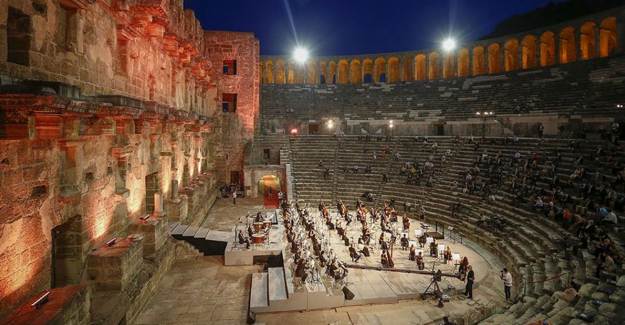 Aspendos Antik Tiyatrosu'nda 'Yeniden Keşfet' Konseri