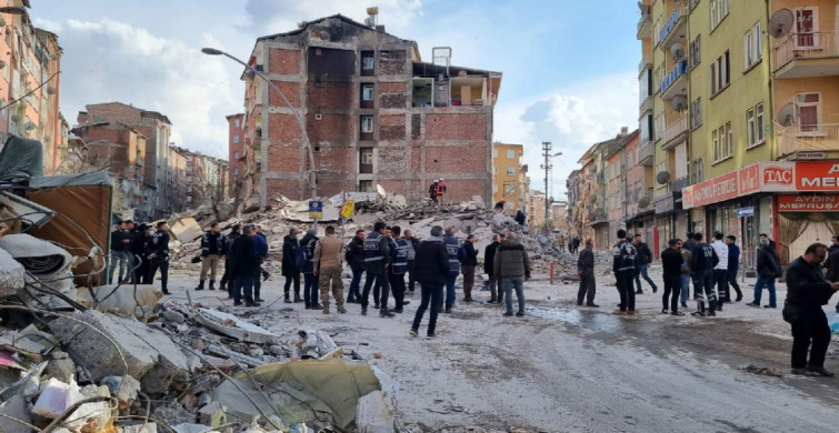 Asrın felaketinde son durum: Hayatını kaybedenlerin sayısı 47 bin 932 oldu