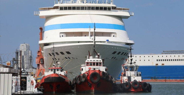 Astoria Grande Kruvaziyeri Samsun Limanı'nda