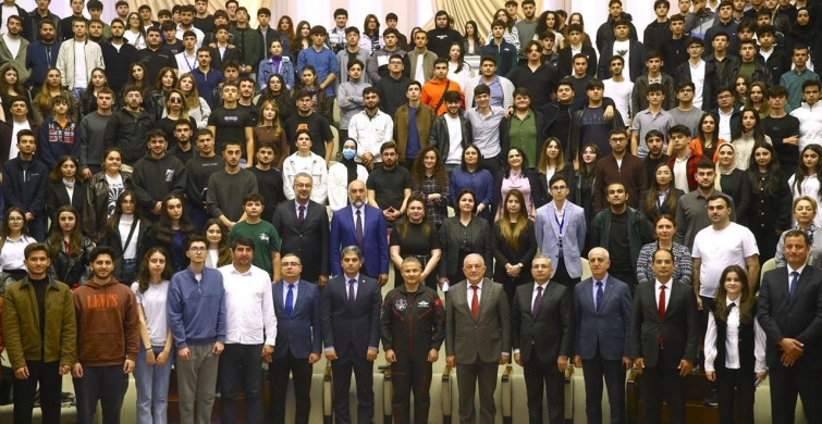 Astronot Alper Gezeravcı, Azerbaycan'da Uzay Programını Tanıttı Astronot Alper Gezeravcı, Azerbaycan'da Uzay Programını Tanıttı