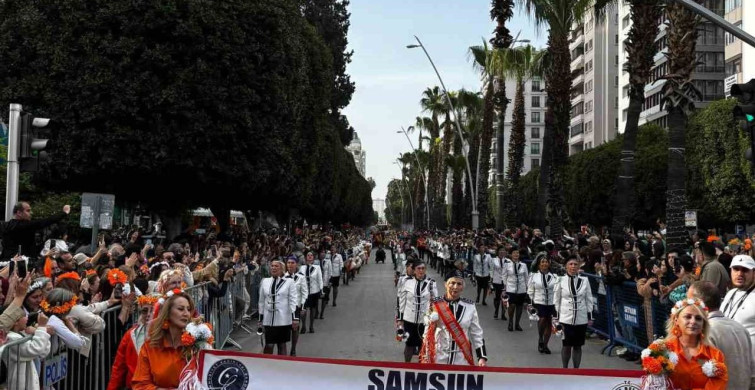 Atakum Kadınlar Bandosu, Adana Festivali'nde Parladı