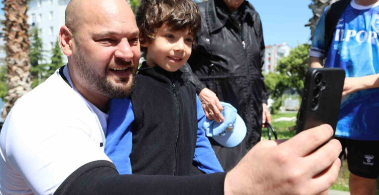 Atakum'da 19 Mayıs'a Özel Efsanevi Futbol Şöleni