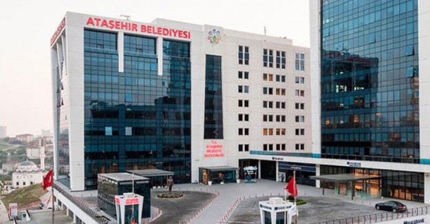 Ataşehir Belediyesinin Önünde Bir Kişi Kendini Yaktı!