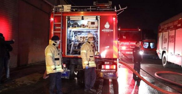Ataşehir'de Kimya Fabrikasının Deposunda Yangın