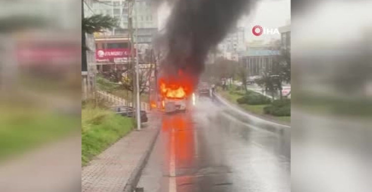 Ataşehir'de Servis Minibüsü Yandı