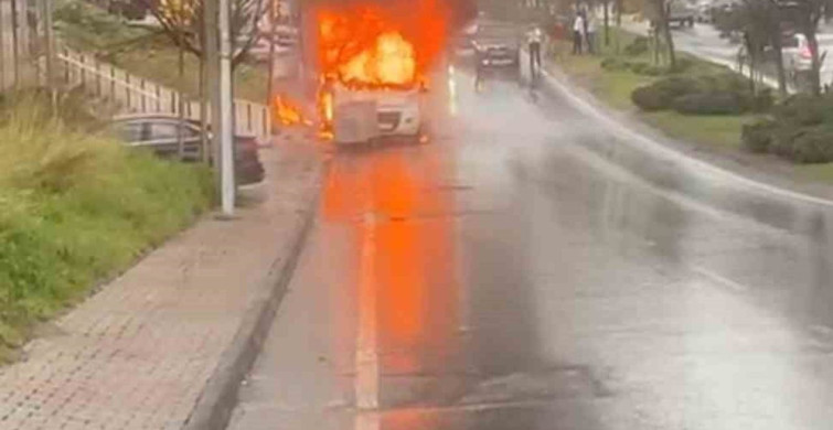 Ataşehir'de Servis Minibüsü Yangını