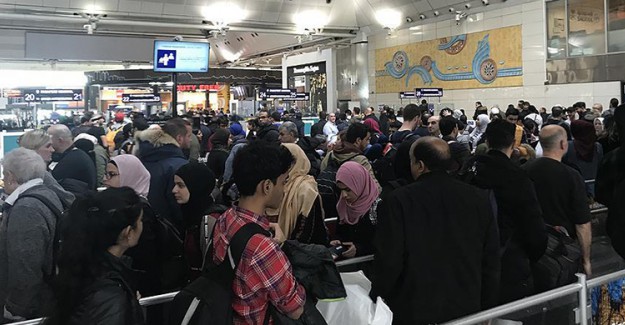 Atatürk Havalimanı'nda Yoğun Yılbaşı Trafiği