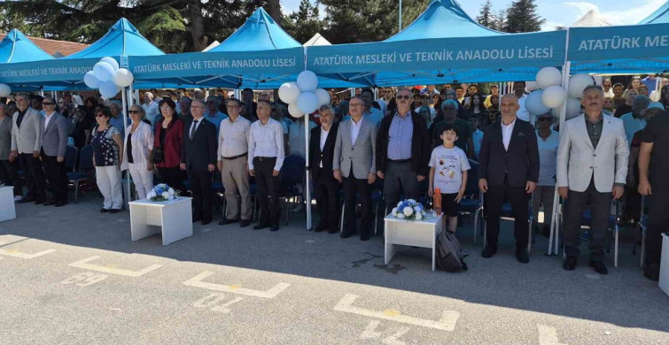 Atatürk Meslek Lisesi Mezuniyeti Coşkuyla Kutlandı